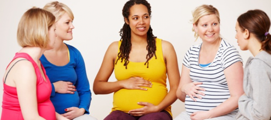 five pregnant mothers discussing their experiences