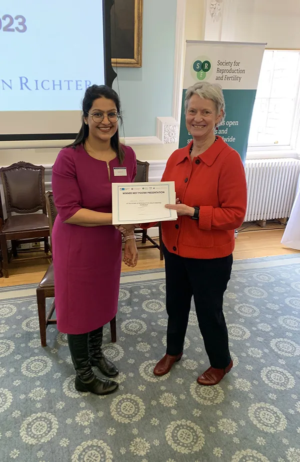 Picture of Philippa Saunders awarding Varsha Jain (left)