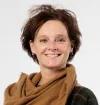 Profesor Yvonne Kuipers has short brown hair and is wearing a light brown scarf